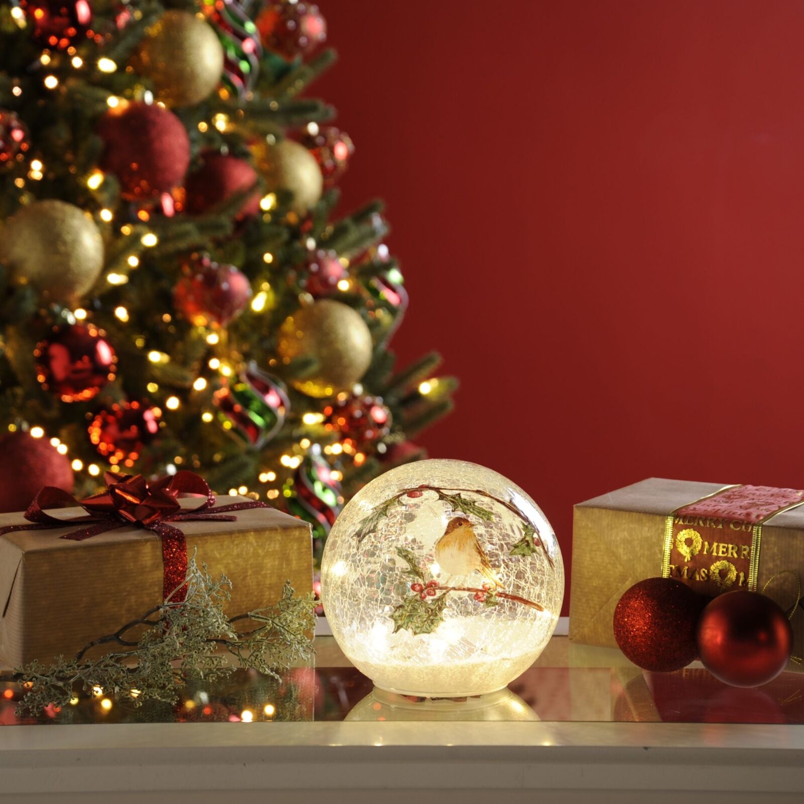 15cm Christmas Robin With Berries Design Crackle Effect Glass Ball Battery Operated