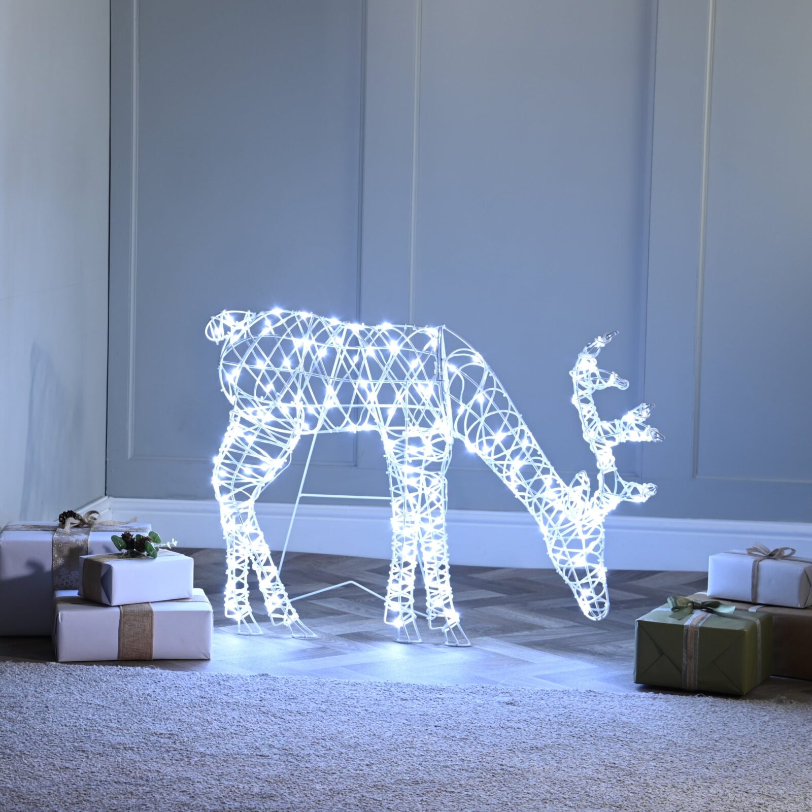 92cm White Faux Rattan Christmas 2D Grazing Stag Lit with 160 White LEDs
