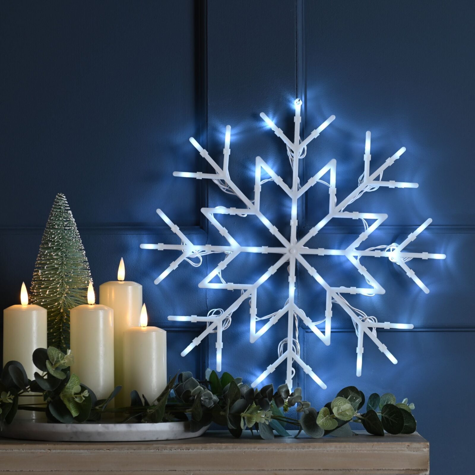 Battery Operated Static and Flashing Christmas Snowflake with 50 White LEDs